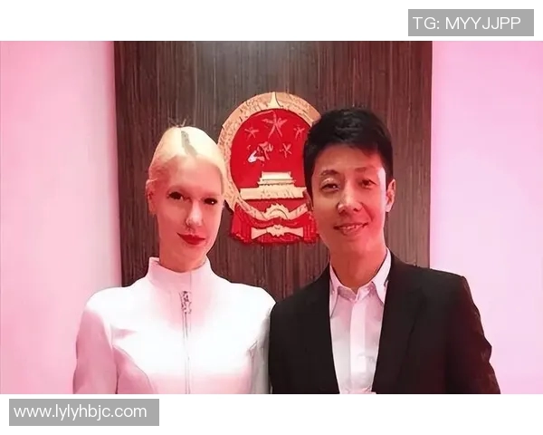 撒贝宁独家采访足球明星揭秘绿茵场背后的故事与人生经历