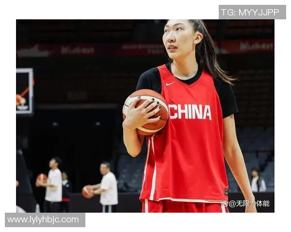 篮球明星走路的风采与魅力探秘如何在赛场外展现个人风格与气质